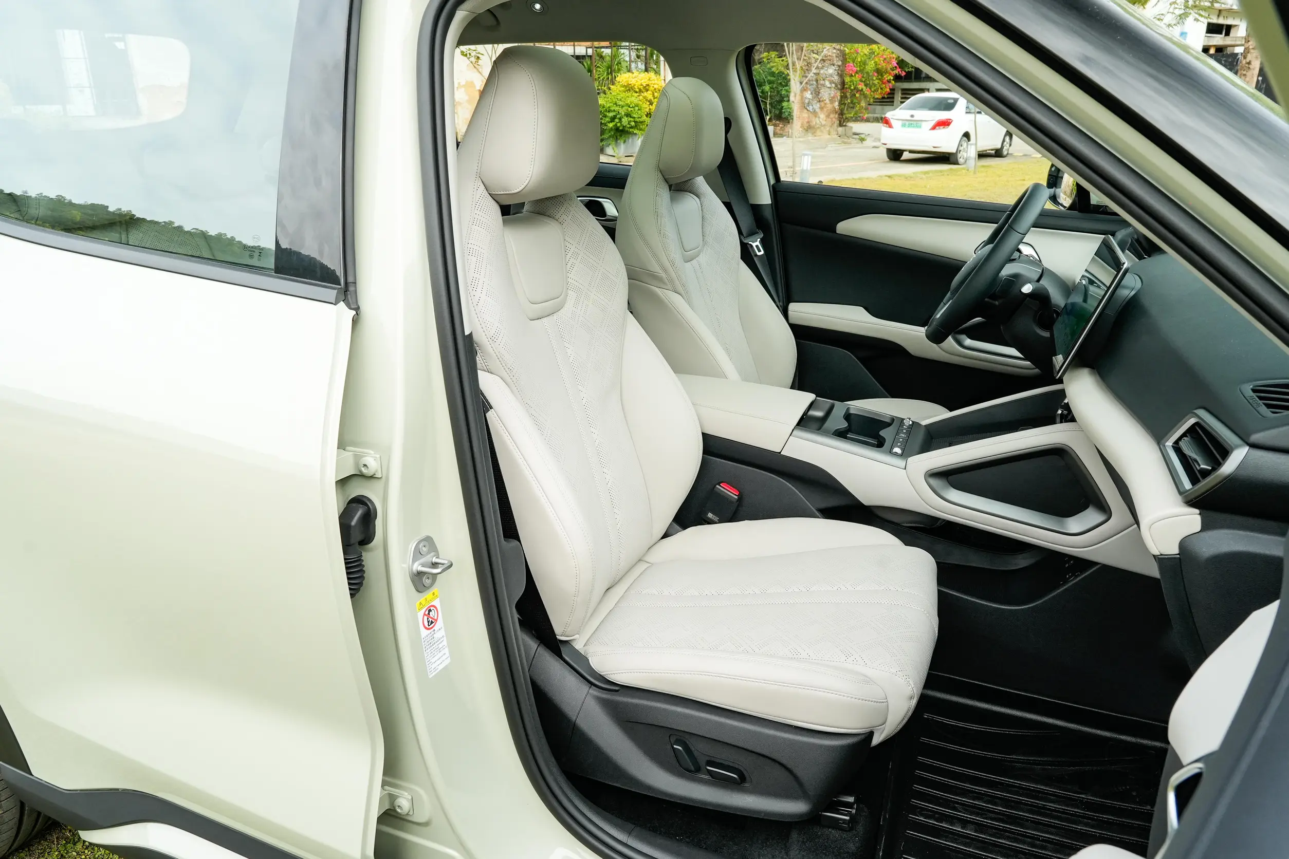 挑好车、过好年：比亚迪元UP和长安启源全新Q05，谁更合适？