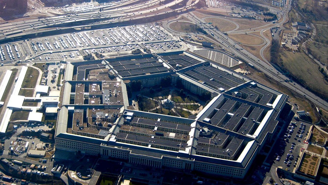 B-2轰炸机高度警戒，美国双航母压境伊朗