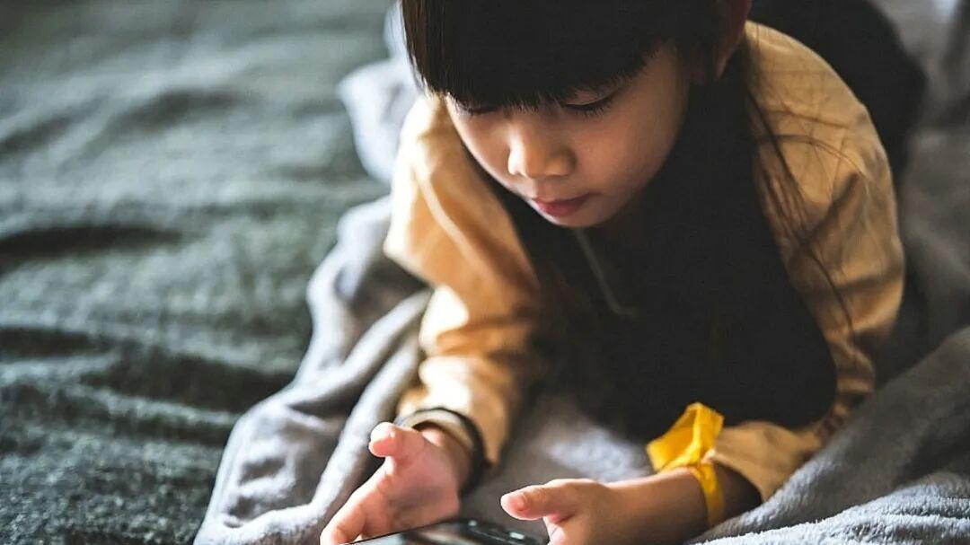 现在的校园奶头乐正在摧毁你家孩子，一定要尽早干预