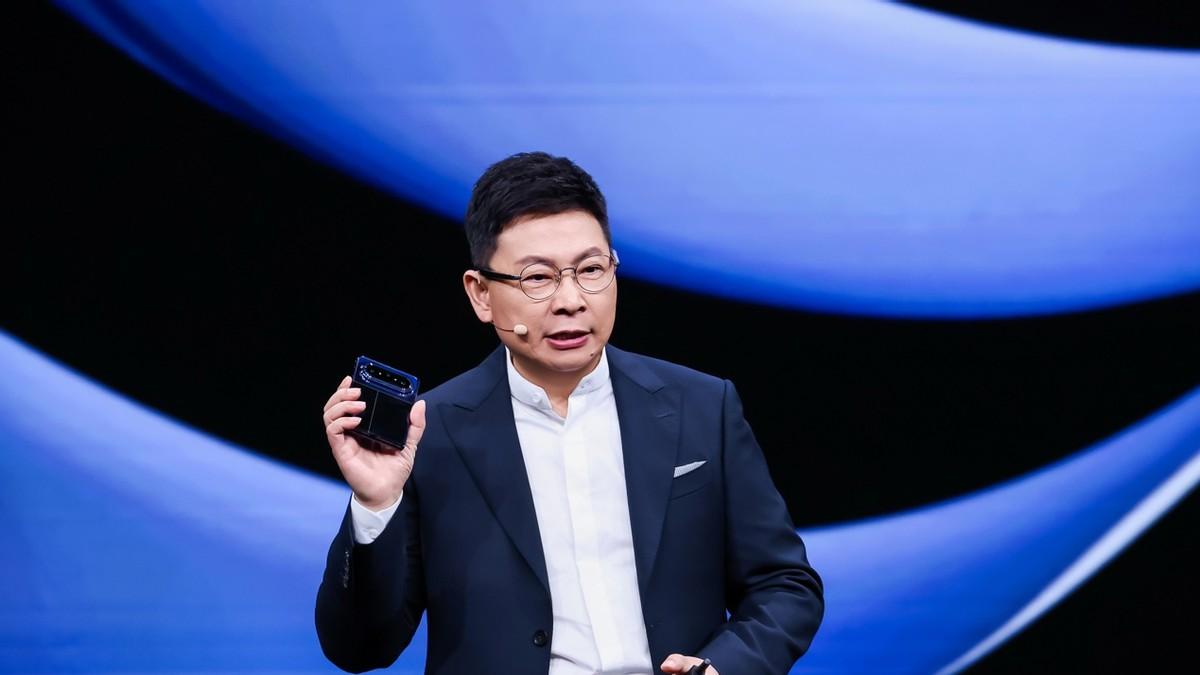 华为发布Pura X Max，售价10999元起，率先掀起大阔折浪潮