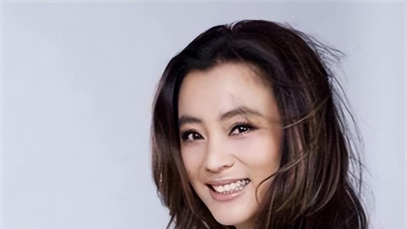63岁李玲玉旅行被赞“活明白”：不当免费保姆，我的人生还没玩够