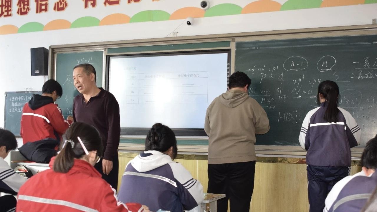 精研备考课堂 共促提质增效——神池一中高三物理、化学公开课各具匠心