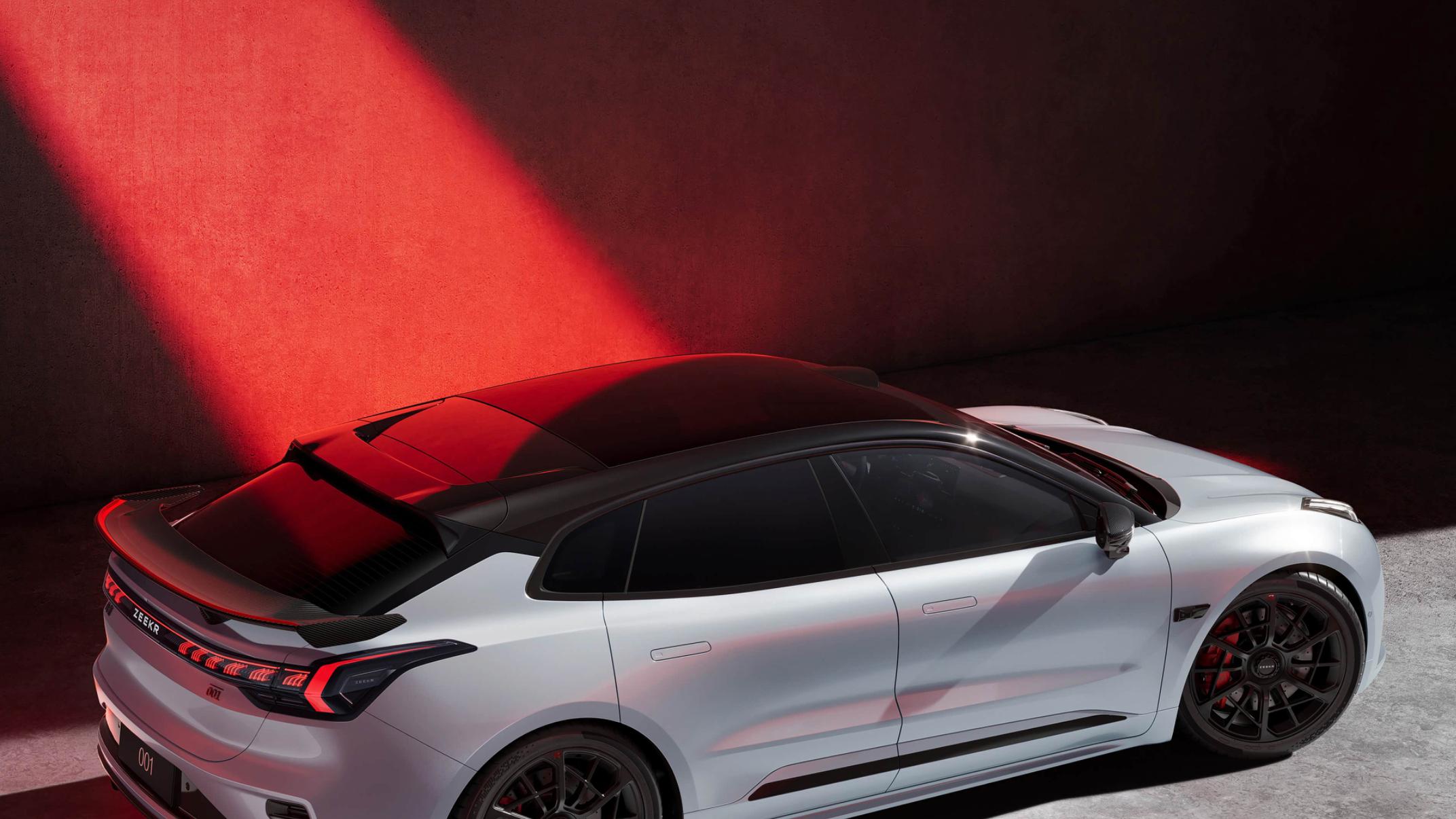 新能源跑车，900V架构，22英寸锻造轮毂+Brembo卡钳，还有KW避震