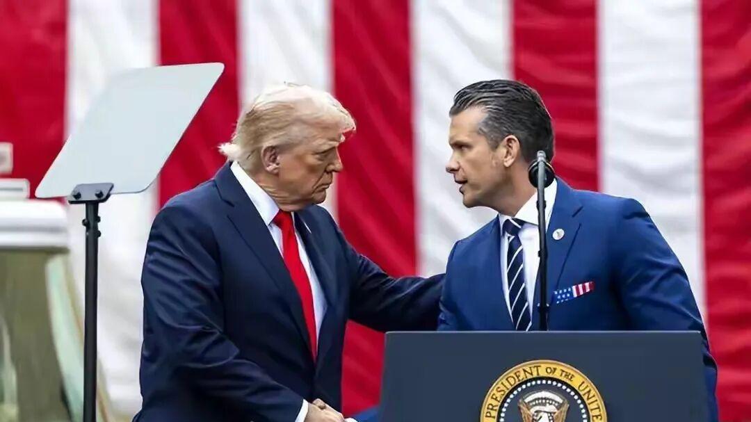 冲突升级，美军第三艘航母出动，美防长放狠：中俄管不了美打伊朗