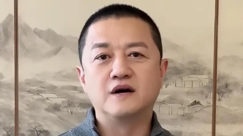 李亚鹏带货品牌宣布暂停直播；王菲被曝十年间向嫣然医院三千万元