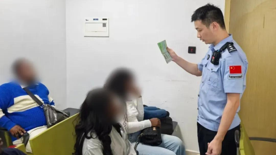 免签入境≠合法工作！2026外籍在华转居留许可全攻略