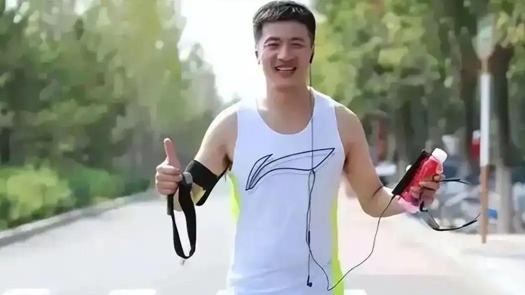 张雪峰去世，好突然啊，上午还在直播，下午人就没了（一篇同龄人的感慨、毫无逻辑）