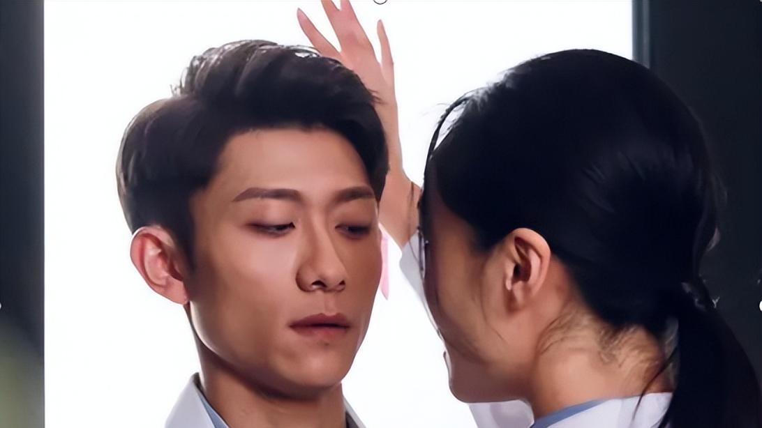 17岁上春晚，28岁结婚，三十五岁离异的齐溪如今怎样了？