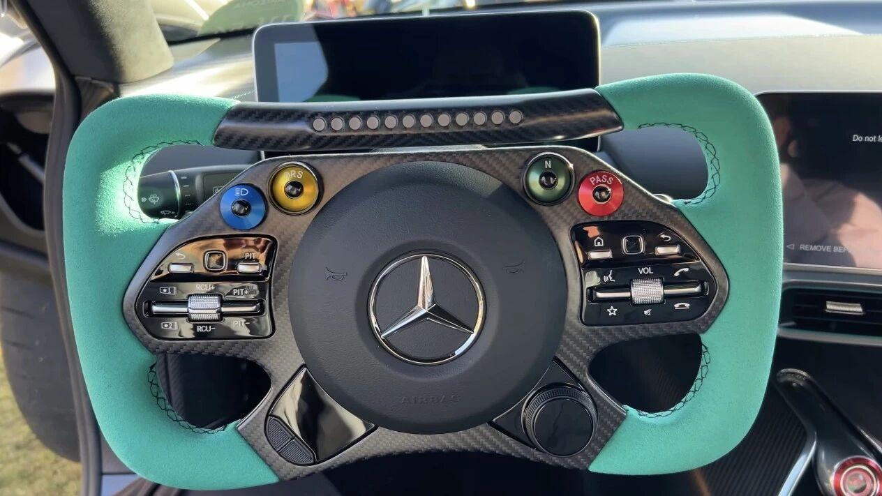 合法上路的F1！价值275万美元的奔驰AMG One让车主排队等了八年