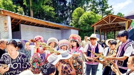 谁还去贵州啊！綦江这个苗族“村秀”美到失语太好拍了！