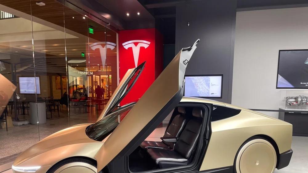 马斯克改口100亿英里才安全？特斯拉自动驾驶再陷信任危机