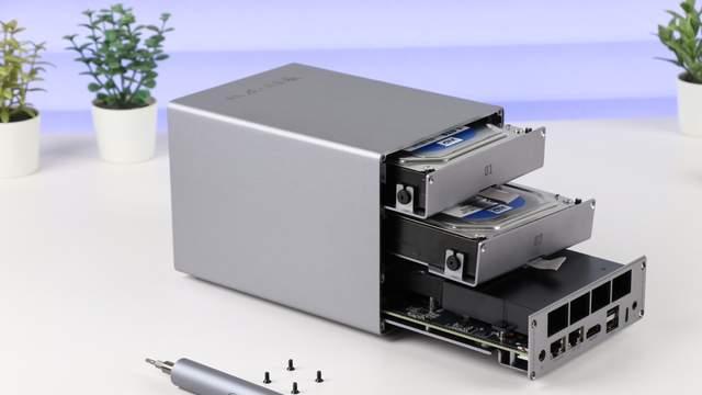 2.25L 体积、5 盘位、34dB 静音：零刻 ME Pro 实测，这才是 1.0 时代 NAS 