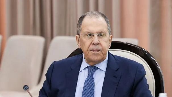 俄罗斯外长拉夫罗夫：俄罗斯正与世界合作，美国制裁是搬石砸脚！