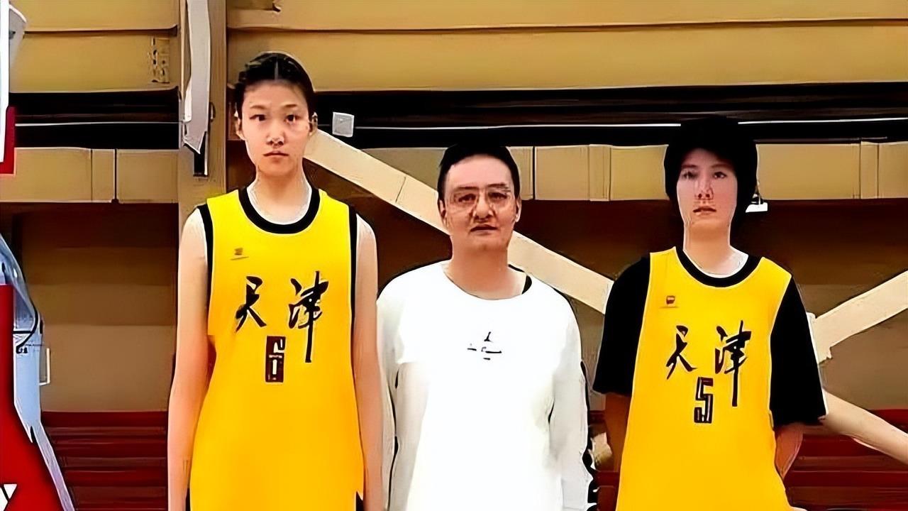恭喜！中国女篮14岁2米20新星上线：父亲曾打CBA，比张子宇更灵活