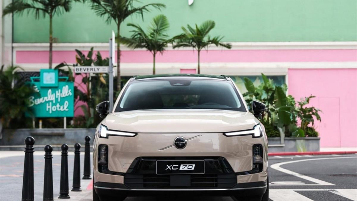 沃尔沃全新XC70实车对比全新奥迪Q5L，当下谁更值得选？