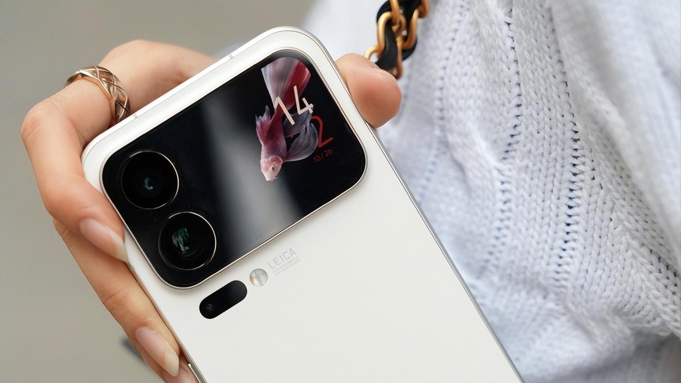 小米18系列定档，雷军抢先友商一步，副屏设计保留，销量继续涨