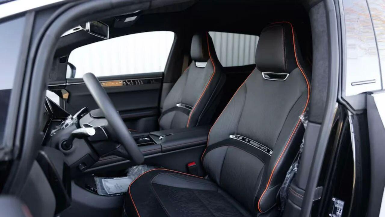 孤品豪车惊现荷兰市场！已破产品牌纯电巨兽，仅此一台抄底价甩卖！