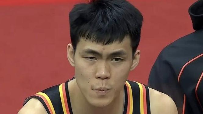 庞峥麟17分中国男篮遭遇绝杀，王俊杰回归男篮依旧害怕紧逼