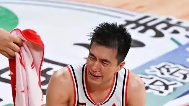 久候终至！郭艾伦复出救主 广州1分之差冲季后赛 最后一块拼图？