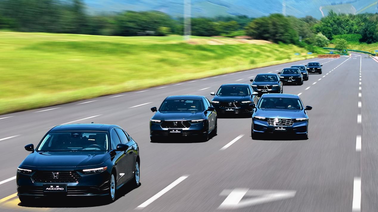 雅阁的2025年，把自己反复拉到极限里