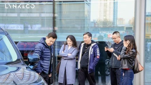 潮聚龙城智享无界，领克 900 尽显旗舰硬核实力