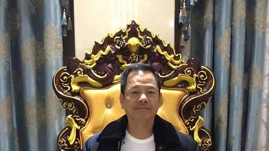 从"澳门教父"到爱国商人，一手培养洗米华的崩牙驹，才是真大佬