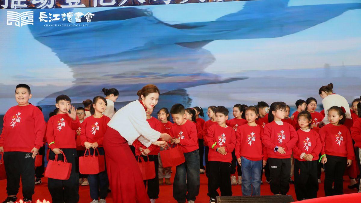 共读《道德经》20-22章｜放下执念，循道而行，在长江读书会遇见成长