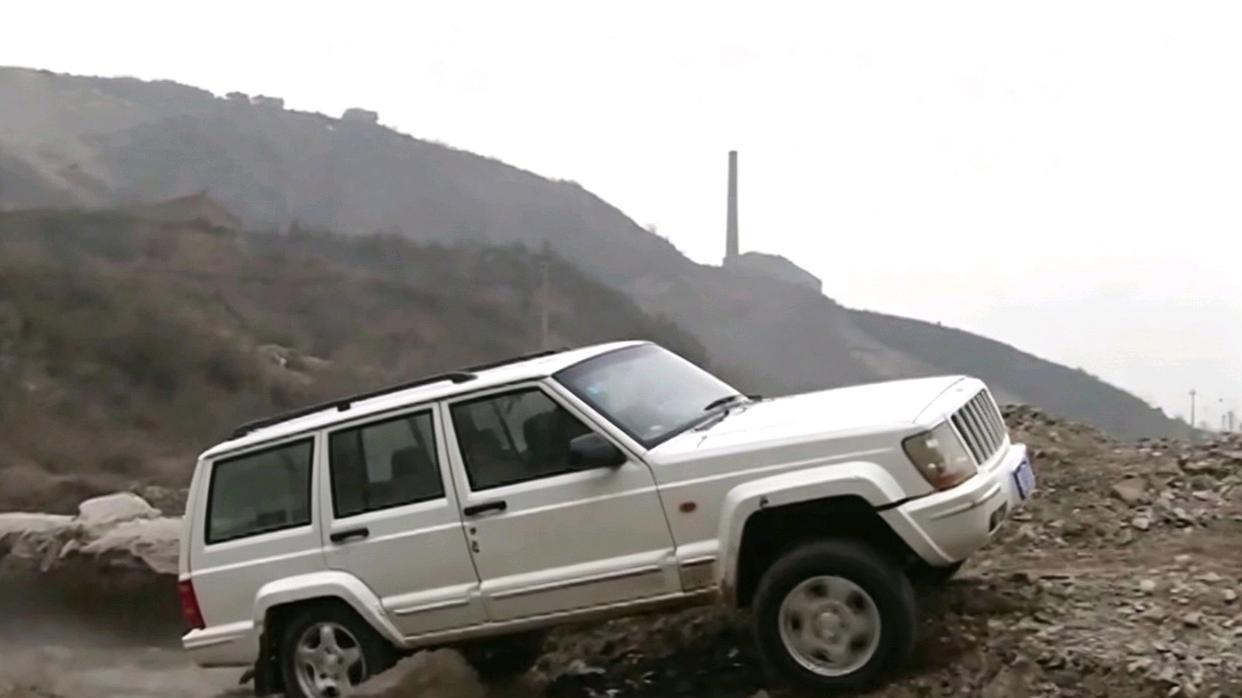 2015年，山西一男子发明了一款全地形车，可以适应各种地形