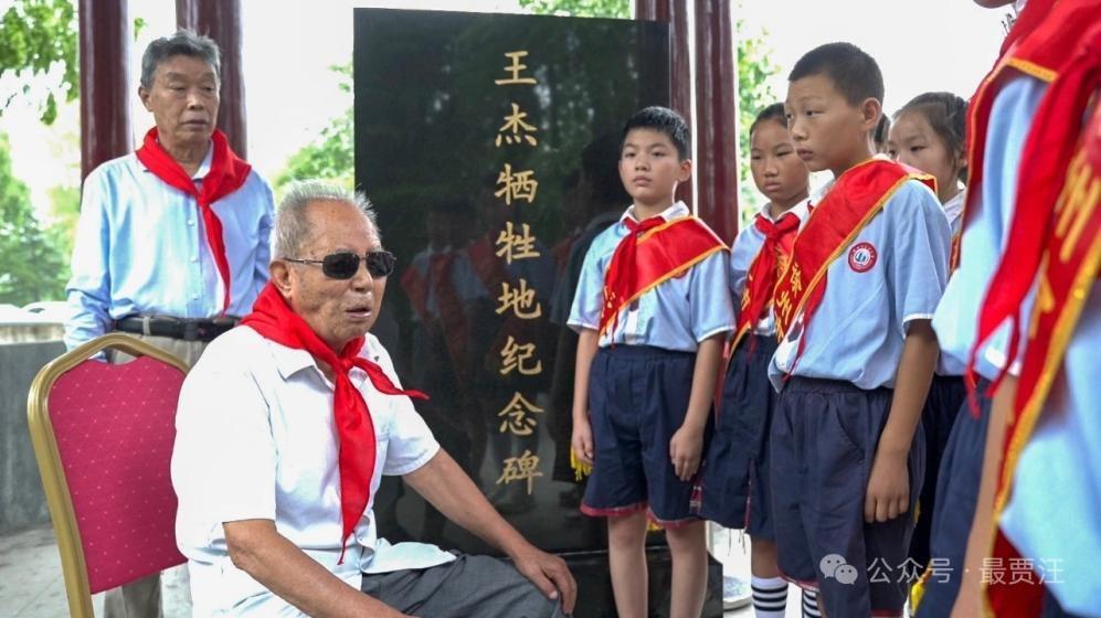 清明祭英烈赓续红色血脉 翰墨颂忠魂践行志愿初心