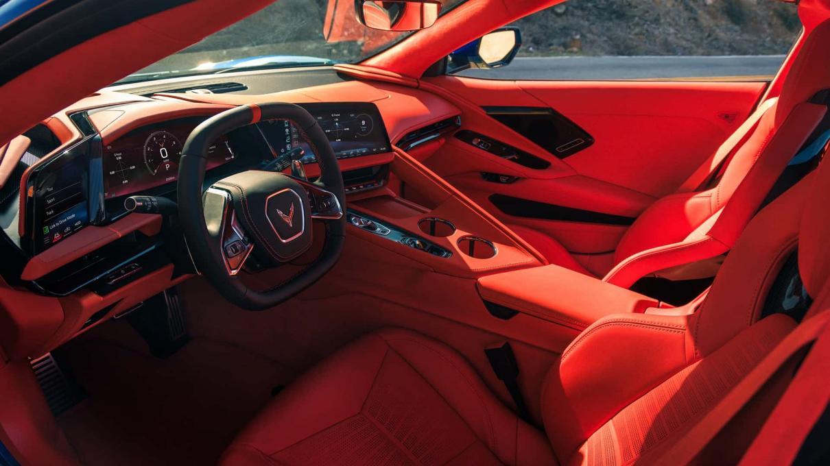 还有在用6.7L大排量的超跑？MRC加持、半热熔轮胎，带你看科尔维特