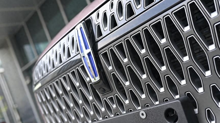 拒绝平庸！这台林肯紫色SUV，承包你一整年的颜值