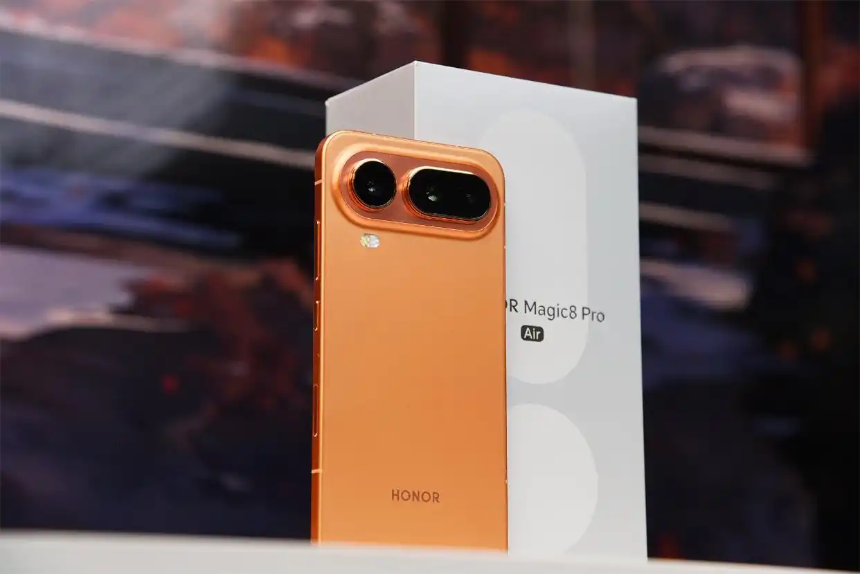 荣耀被低估的一款旗舰手机，从5299元跌至4199元，天玑9500+512GB+100倍变焦