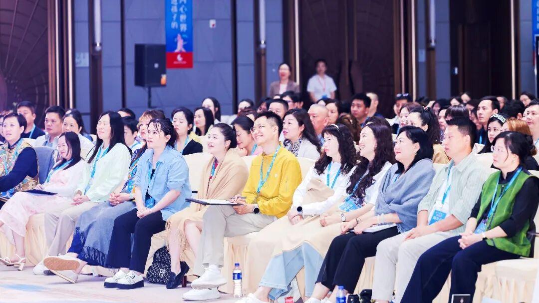 心智动态 | 唤醒原件之光：324位父母的AI时代觉醒之旅——“用心带孩子”暨“为人父母”一阶公益课