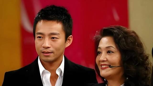 马筱梅否认结婚图钱，张兰称自己也没有房子，汪小菲对老妈发飙