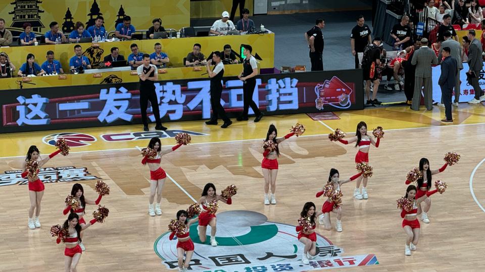 CBA：广厦距离总决赛一步之遥，胡金秋17分8板+贺希宁空砍18分