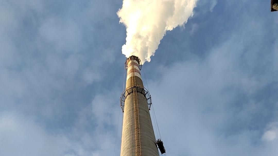 烟囱爬梯护网刷漆维护 消除锈蚀隐患