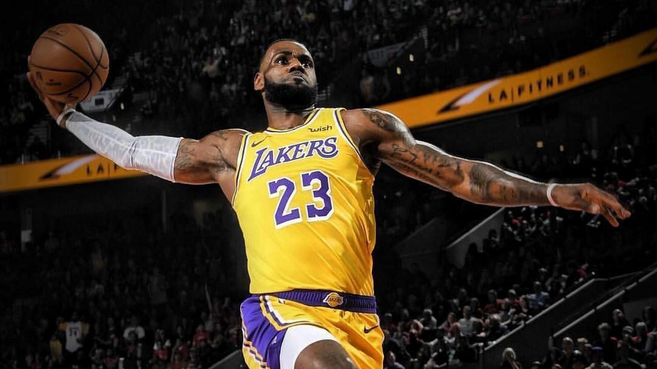 韦德：詹姆斯会不断超越所有人，他所做的没有人能做到