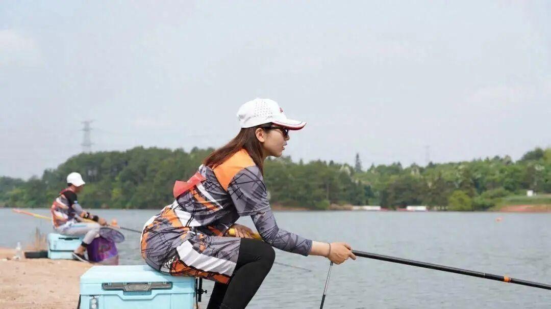 别再乱提竿！小飞哥拆解四大漂相：抓住这一种，中鱼率飙升95%