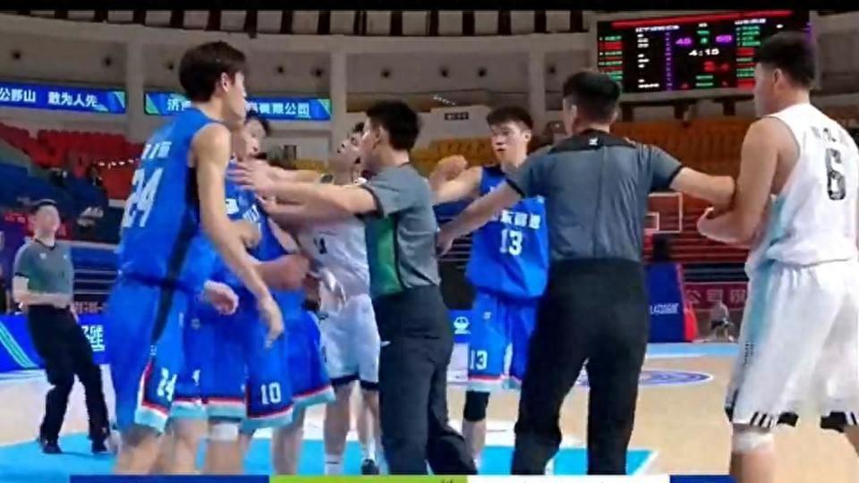 辽篮遭遇的灭顶之灾，张峻豪、黄秋实远走他乡