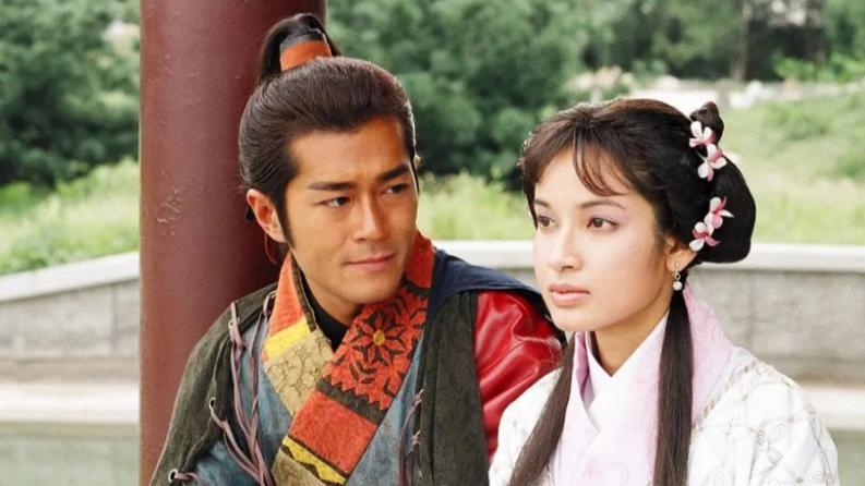 给赵倩买绣花鞋，陪赵雅湖中泛舟，项少龙是懂浪漫的