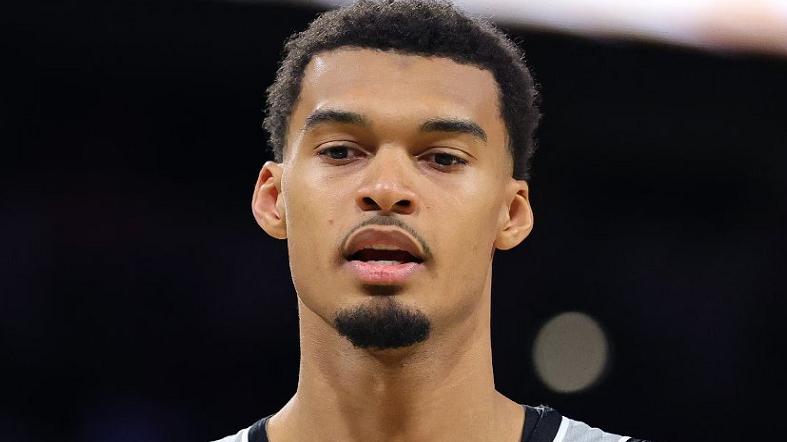 NBA今日里程碑！琼斯生涯之夜，文班亚马500帽，东契奇队史第1