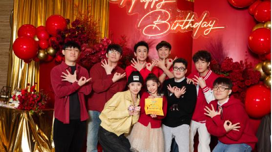 张维伊与董璇狂撒狗粮，被外界不看好的他们，其实一直很甜很甜