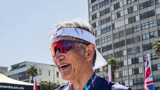 74岁跑完七大洲全马，凭什么说“有钱而已”？