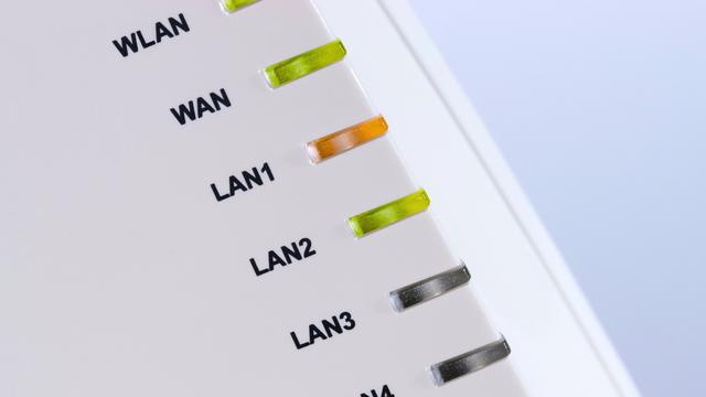 路由器频繁亮红灯，该如何进行排查？