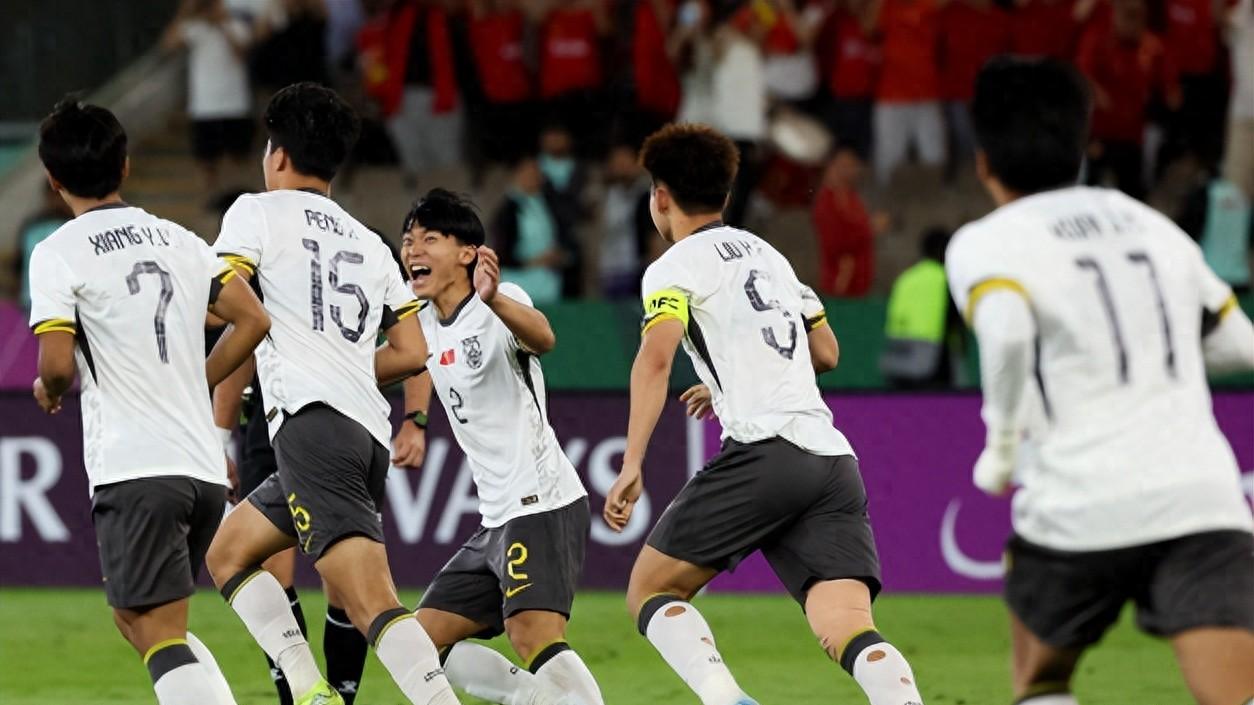 国足3：0越南进决赛，名宿范志毅做出精彩点评！