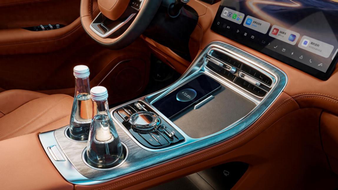 年轻人的质感出行！吉利银河M7开启预售，13.98万起