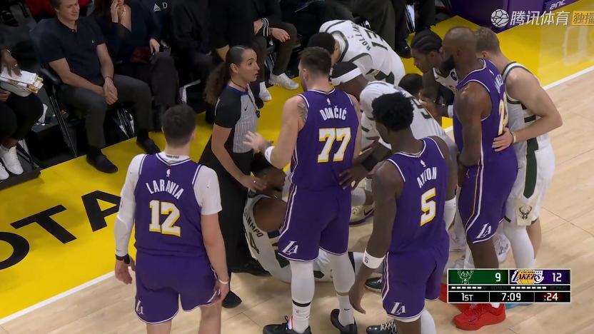 湖人憾负！詹姆斯26+9+10，东契奇6犯离场，赛后老詹一把抱住字母哥