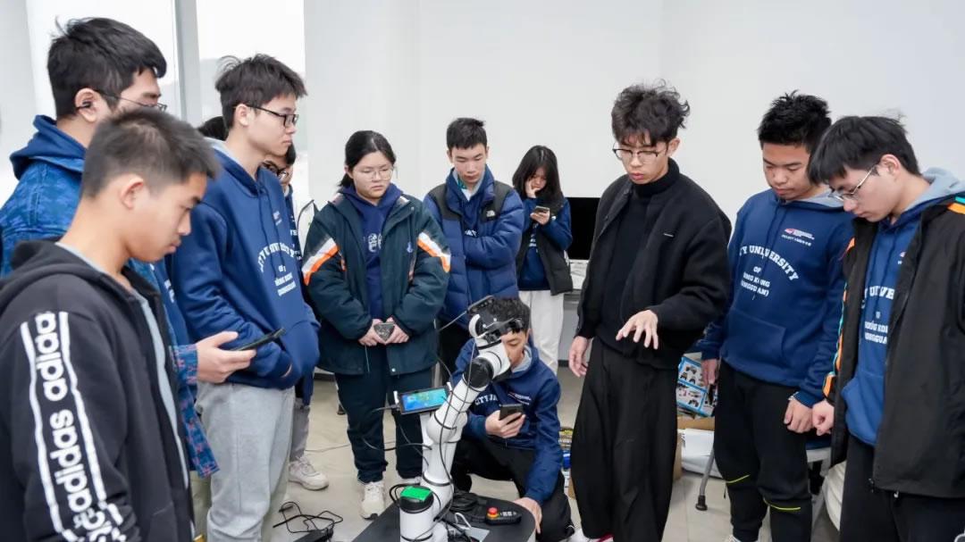 首届毕业生去向：9%读博90%就业，港城莞凭何打动名企名校？
