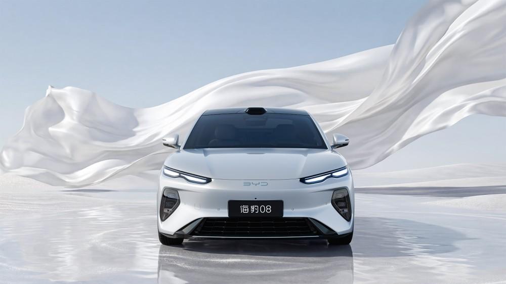 颜值封神！海洋美学2.0加持，比亚迪海洋网海豹08惊艳首秀