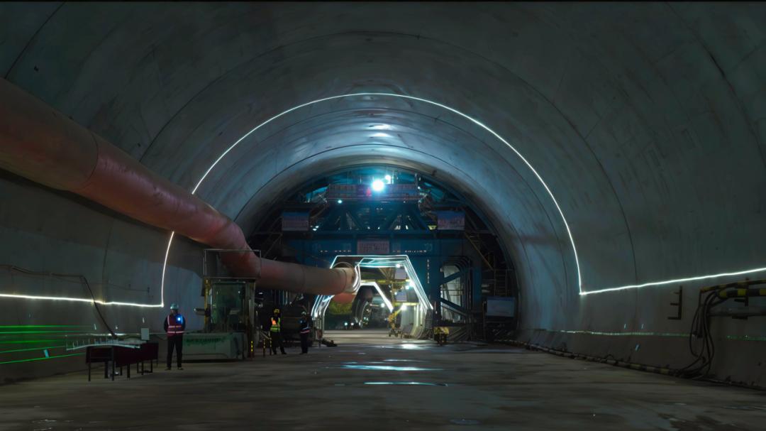 天陇铁路平洛隧道出口顺利贯通